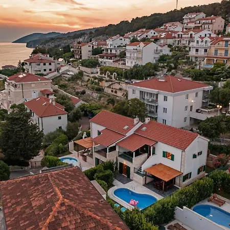 Dane, Private Pool, Near Hula Hula, Free Breakfast - Direct Landlord *