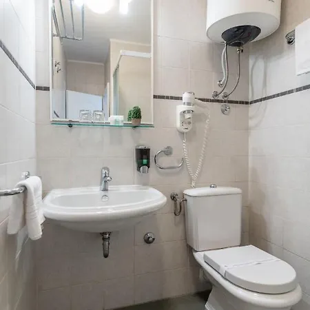 Dane, Private Pool, Near Hula Hula, Free Breakfast - Direct Landlord 赫瓦尔