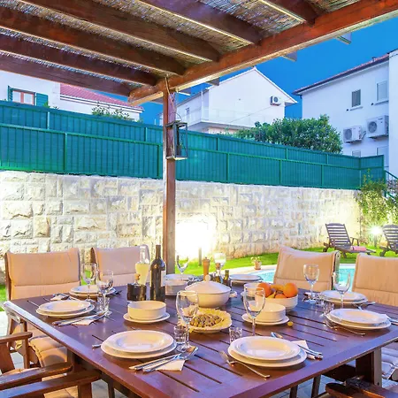 Dane, Private Pool, Near Hula Hula, Free Breakfast - Direct Landlord 别墅