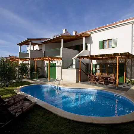 Dane, Private Pool, Near Hula Hula, Free Breakfast - Direct Landlord Villa