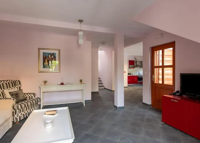 Dane, Private Pool, Near Hula Hula, Free Breakfast - Direct Landlord Villa
